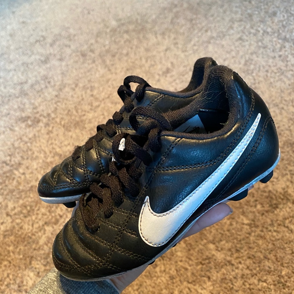 Kids baseball cleats